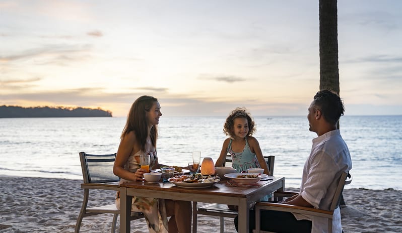 SAii Laguna Phuket Food Beverage Mr Tomyam Family Beach Dinner